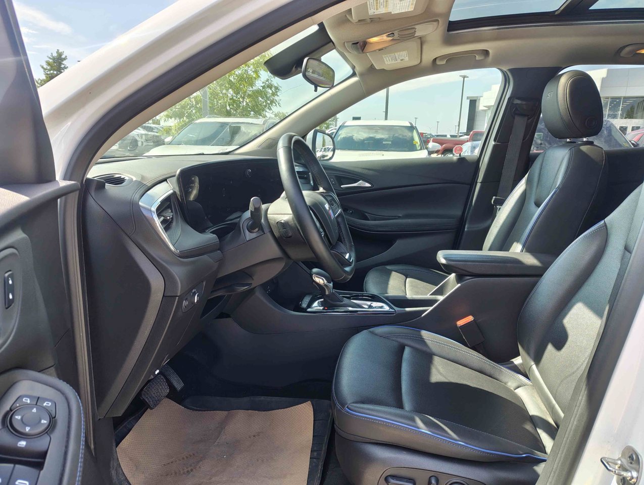 2025 Buick Encore GX AWD 4dr Sport Touring White Sherwood Park - photo #6