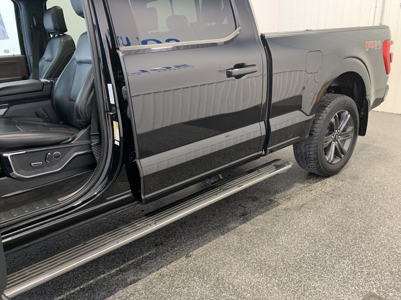 Ford F-150 SUPERCREW LARIAT LARIAT, 502A, SPORT 2023 Noir Châteauguay - photo #4