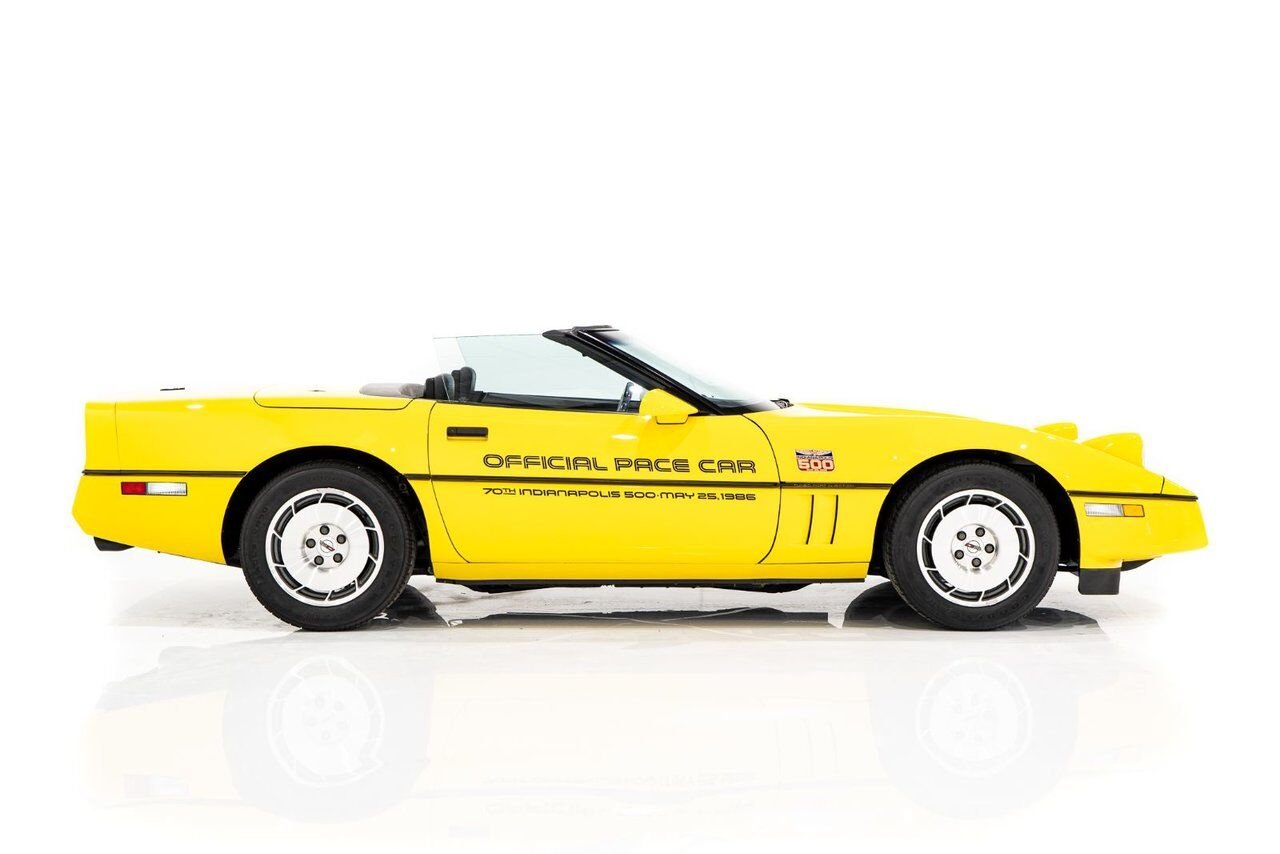 Chevrolet Corvette Pace Car livery with only 17,380km (10,800miles) 1986 Jaune Montréal - photo #52