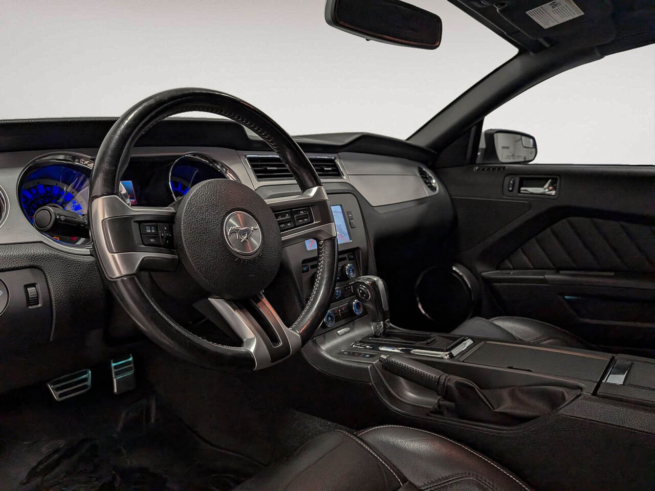 2013 Ford MUSTANG Convertible V6 Premium Automatique White Sherbrooke - photo #13