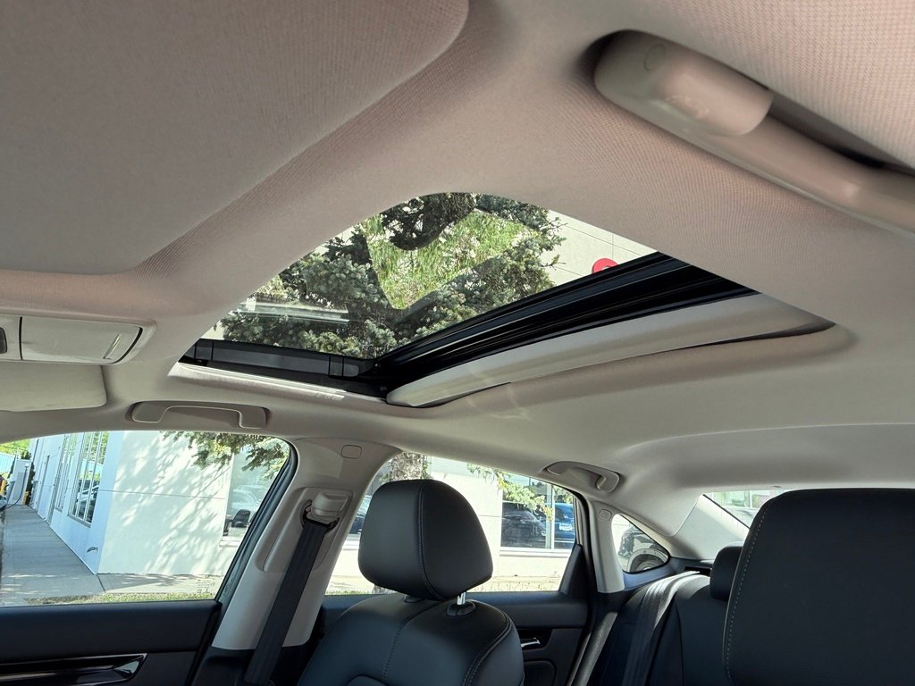 2022 Honda Civic Sedan Touring Black Gatineau - photo #17