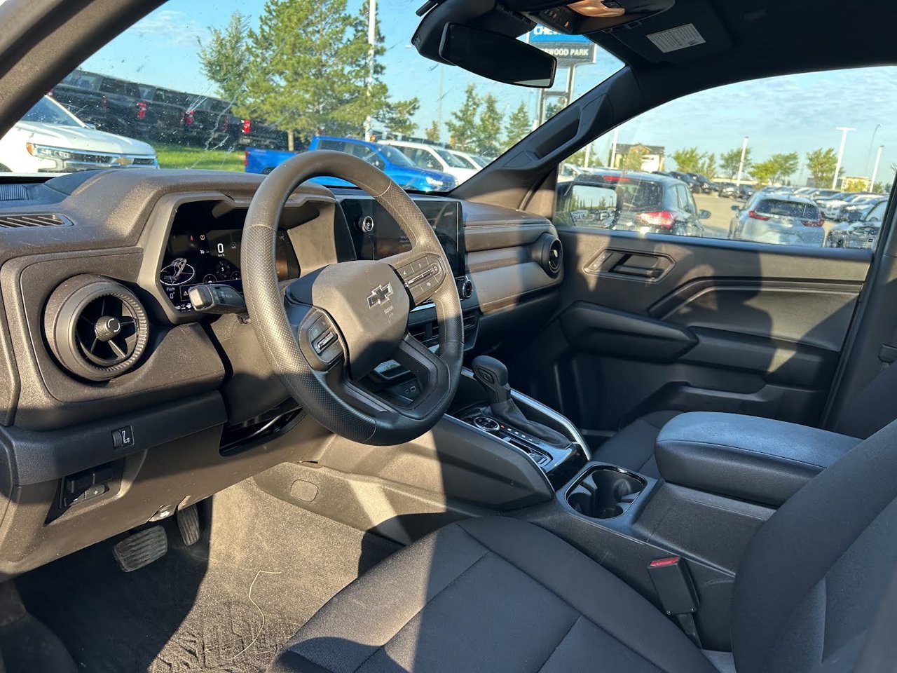 2024 Chevrolet Colorado 4WD Crew Cab Trail Boss White Sherwood Park - photo #6