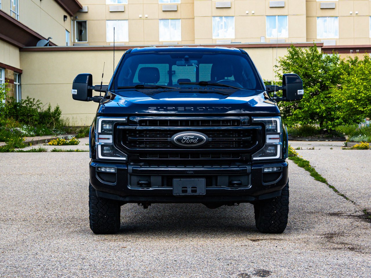 2022 Ford Super Duty F-350 SRW LARIAT 4WD Crew Cab 6.75' Box Black Sherwood Park - photo #2