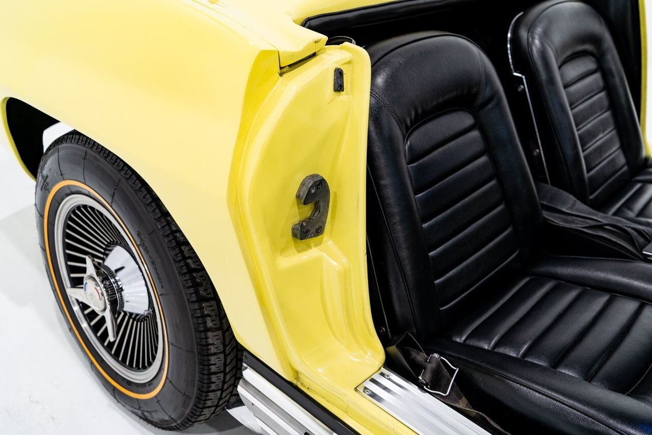 Chevrolet Corvette Matching# 427/425HP IP Code **PRICE IN USD** 1966 Jaune Montréal - photo #81