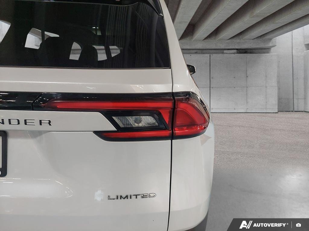 2025 Toyota Grand Highlander 2602009A | Hybrid Limited Wind Chill Pearl Edmonton - photo #10