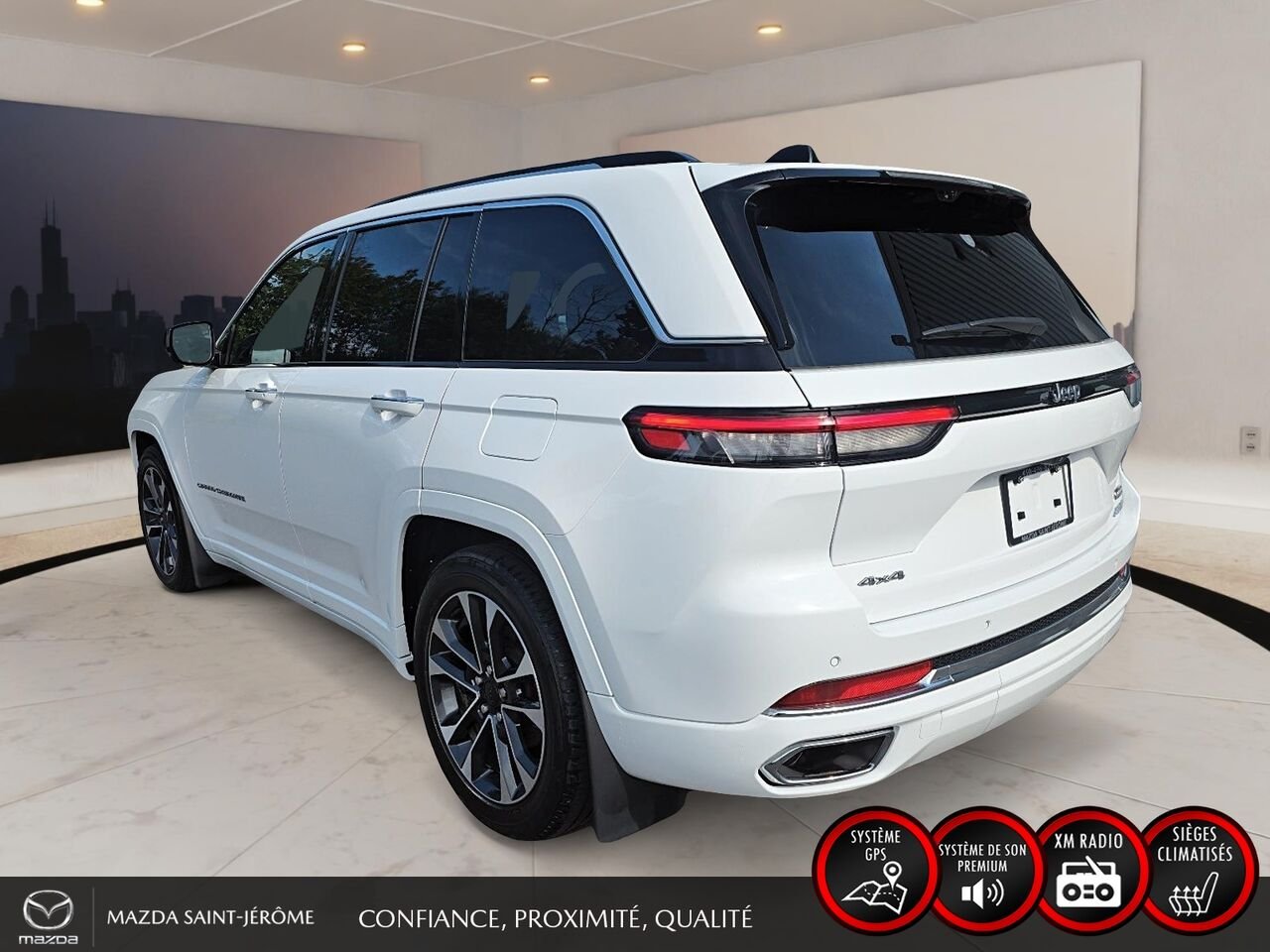 Jeep Grand Cherokee Overland | TOIT PANORAMIQUE | CUIR | 4X4 | 2023 Blanc Saint-Jérôme - photo #9