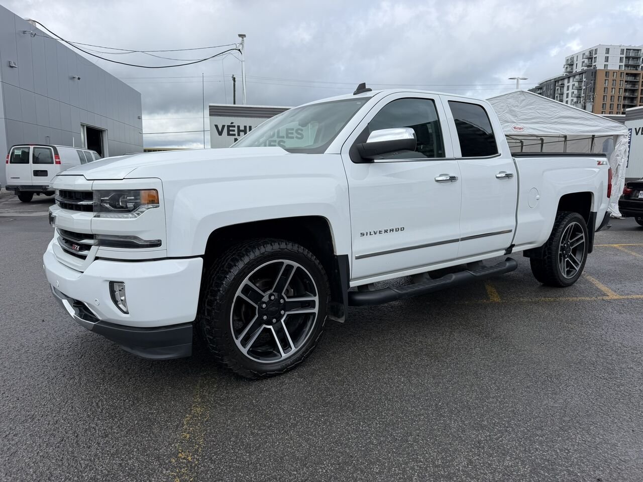 Chevrolet Silverado 1500 2LTZ 5.3L ENCEMBLE Z71 QUAD CAB 2017 Blanc Laval - photo #0