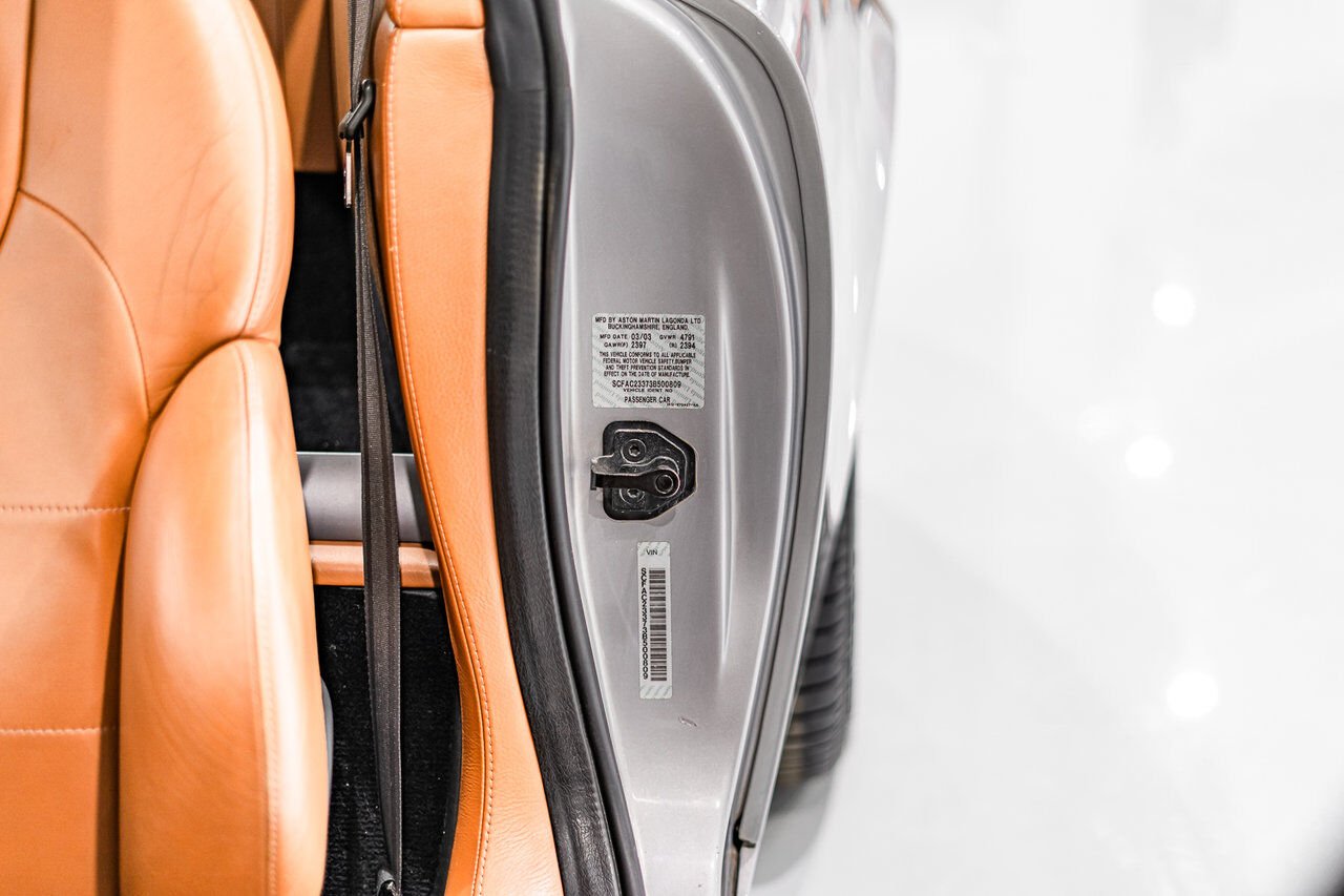 Aston Martin Vanquish PRIX EN USD | ORIGINAL MSRP OF $225,000 USD - FACTORY UPGRADE TO VANQUISH S TRANSMISSION 2003 Gris Montréal - photo #69