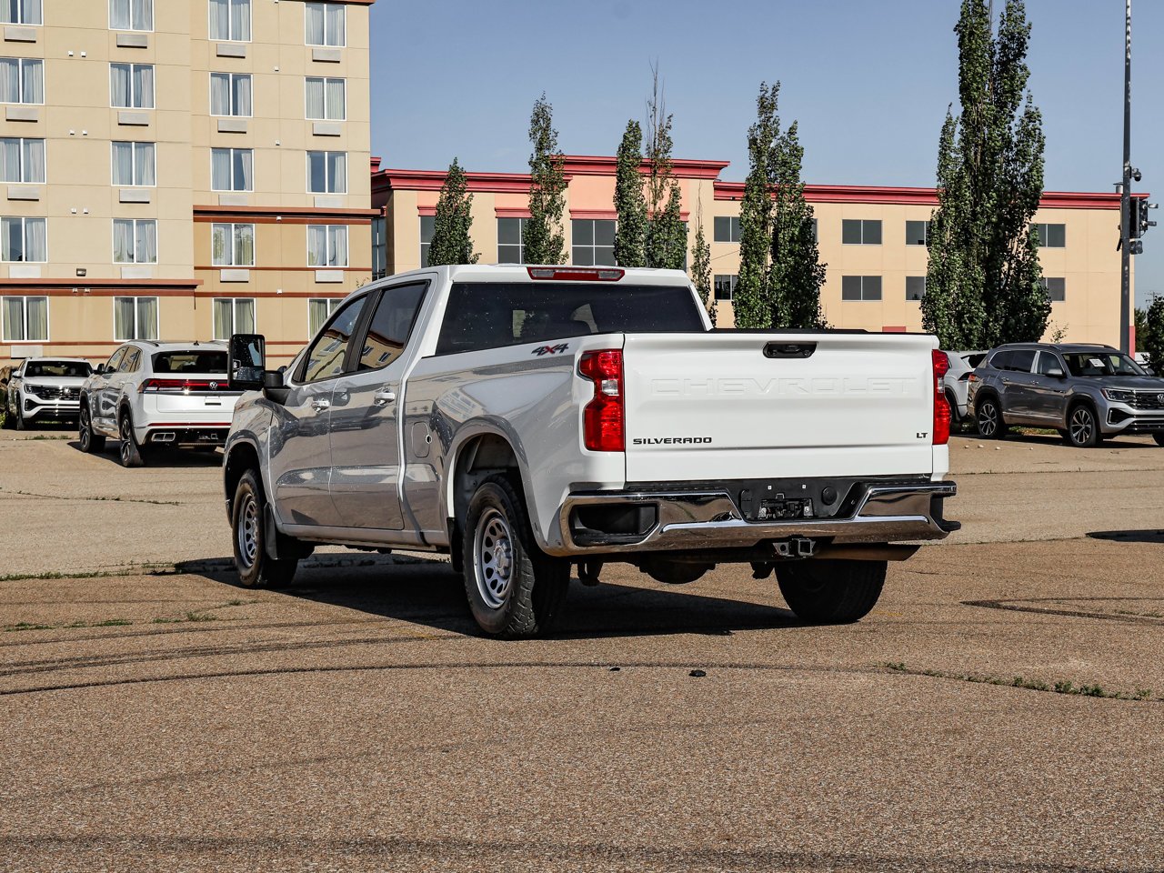2025 Chevrolet Silverado 1500 4WD Crew Cab 147 LT White Sherwood Park - photo #5