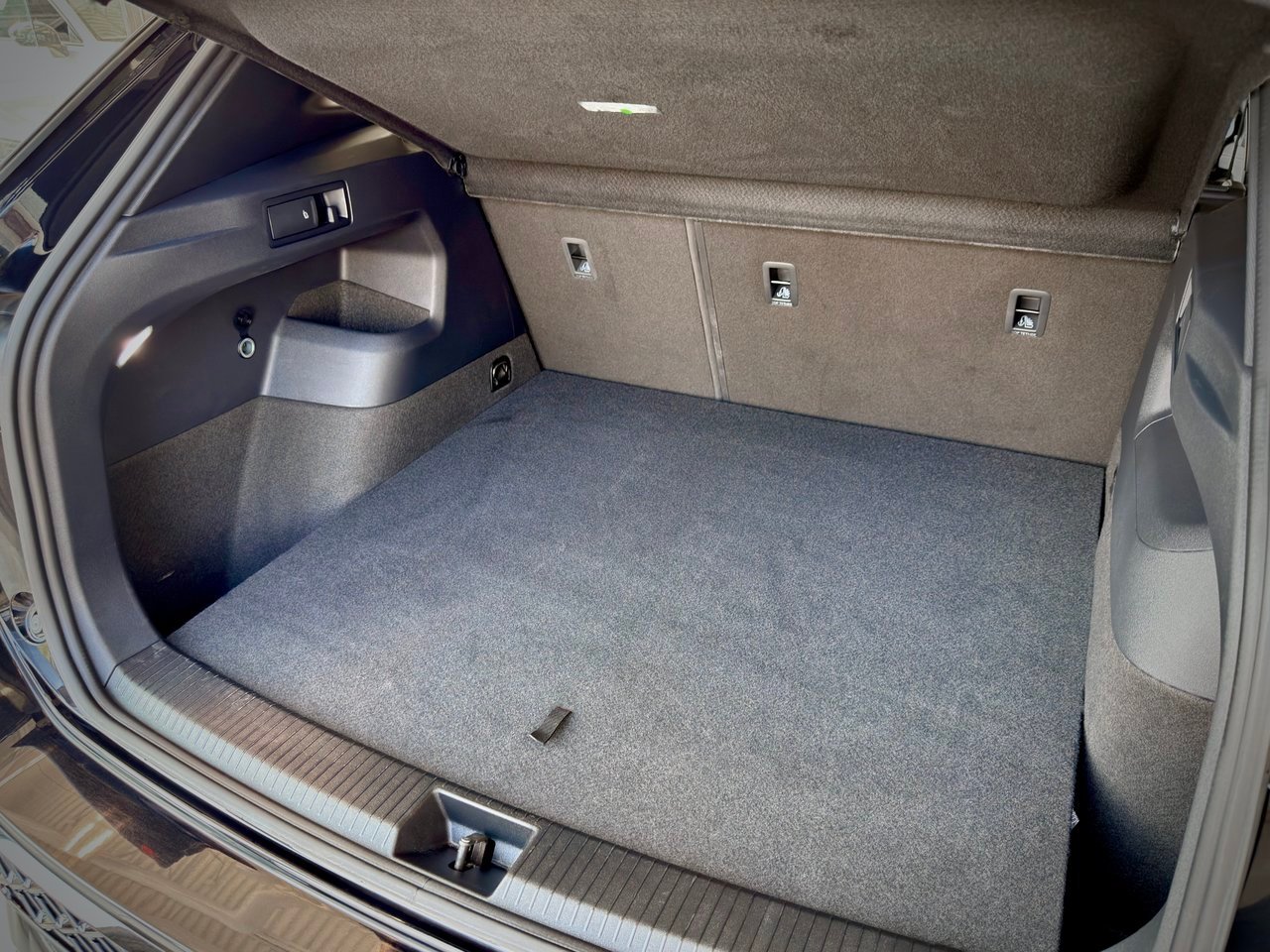 2026 Volkswagen Tiguan Black Notre-Dame-des-Prairies - photo #13