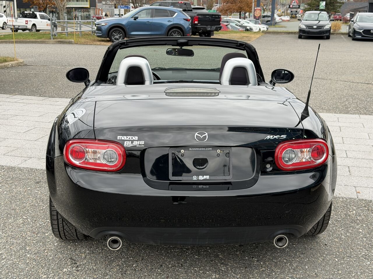 2009 Mazda MX-5 Black Ste-Marie - photo #5