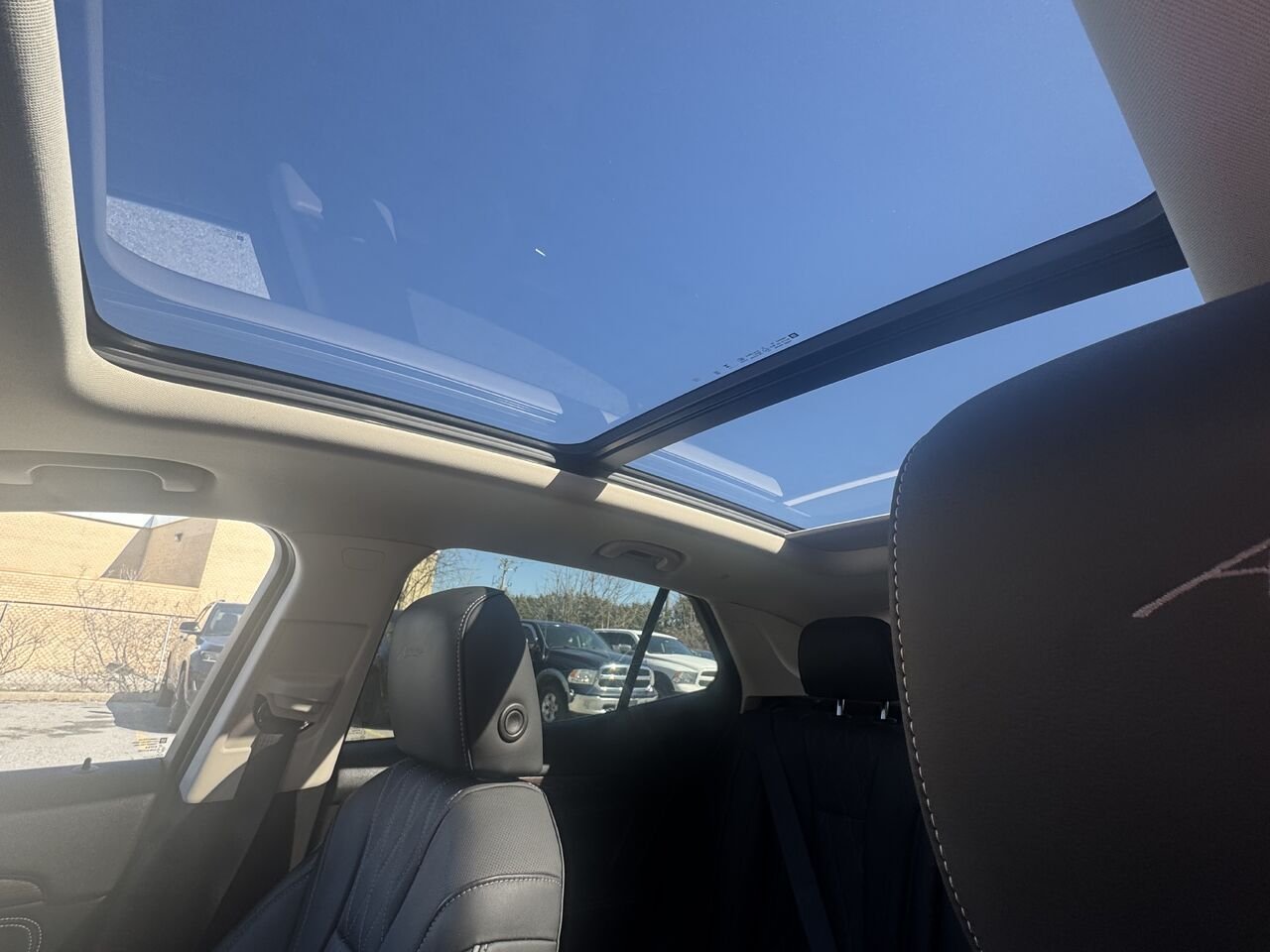 2023 BUICK ENVISION AVENIR Avenir 4 portes TI Red Ottawa & Gatineau - photo #4