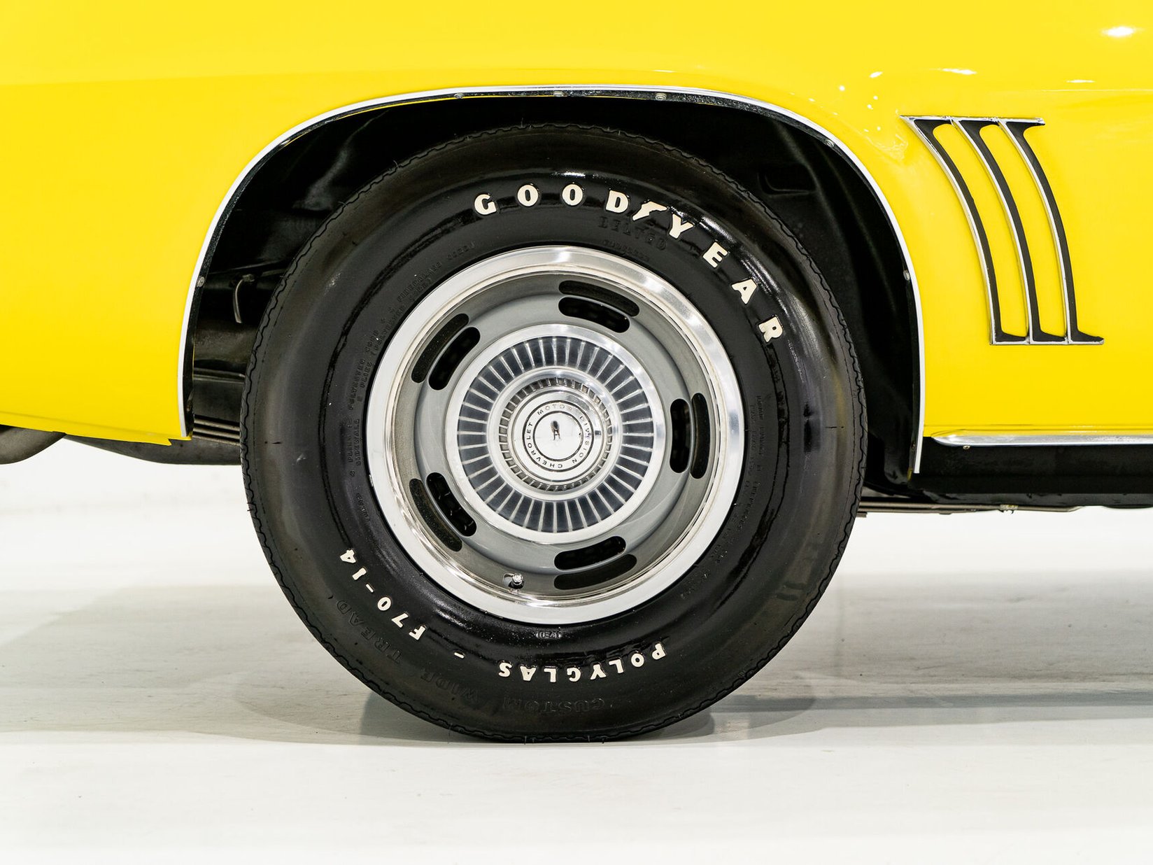 1969 Chevrolet Camaro SS **PRIX EN USD** With factory A/C Yellow Montreal - photo #36