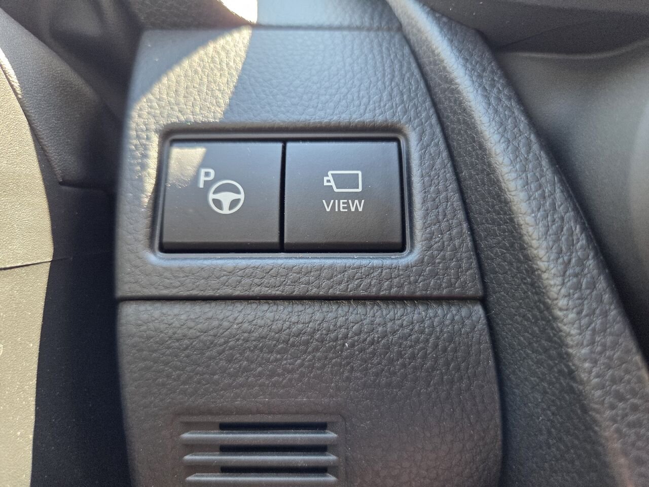 2024 Toyota PRIUS PRIME Red Mont-Laurier - photo #25