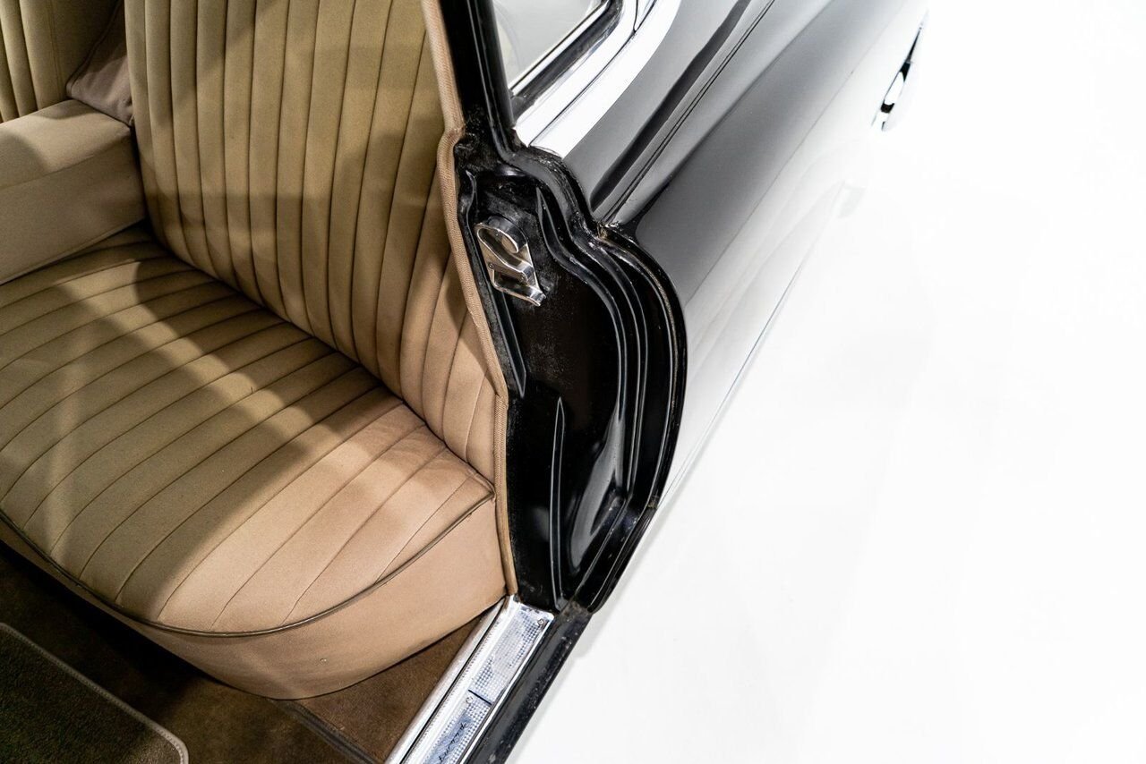 Cadillac Fleetwood Unrestored factory black paint **PRICE IN USD** 1951 Noir Montréal - photo #68