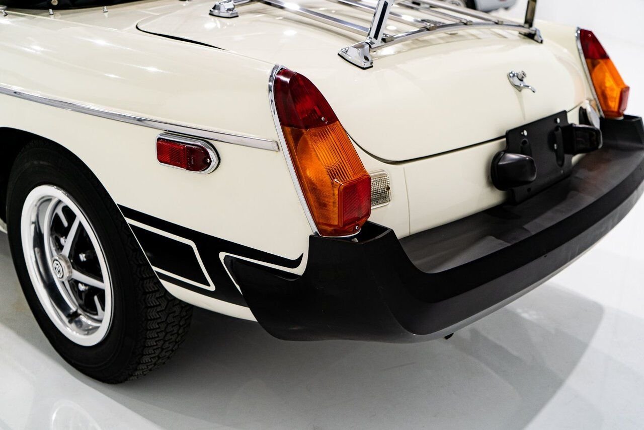 1979 MG B Beautifully presented from former complete restoration White Montreal - photo #50