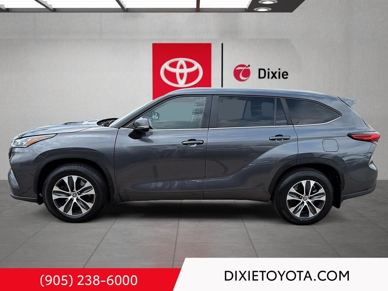 2023 Toyota Highlander XLE AWD / HEATED SEATS / MOONROOF / ALLOY WHEELS / CARPLAY AND ANDROID AUTO Magnetic Grey Metallic Mississauga - photo #5