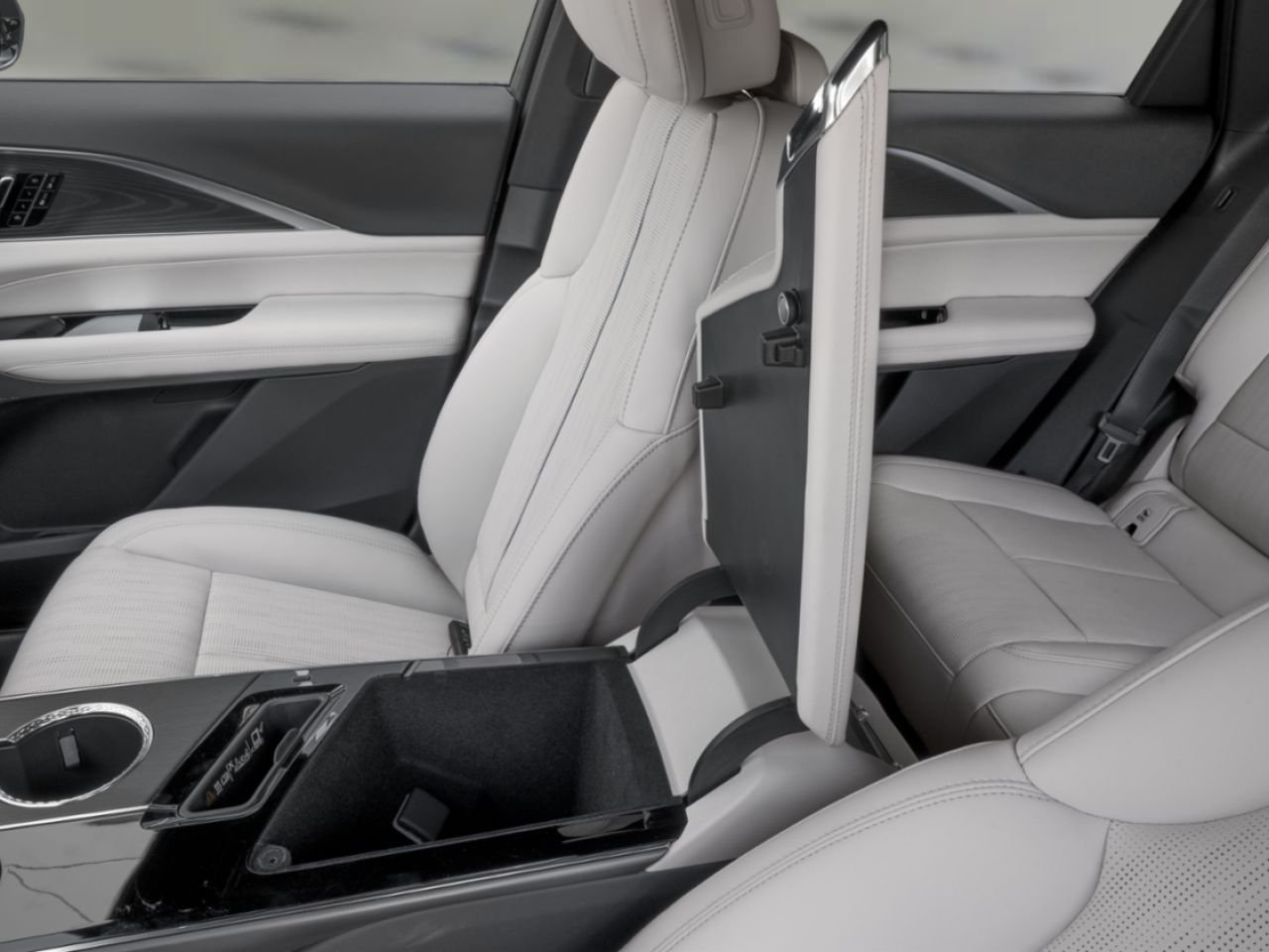 2027 CADILLAC LYRIQ LYRIQ ELECTRIC SPORT AWD (1SF) Vibrant White Tricoat Rivière-du-Loup - photo #11