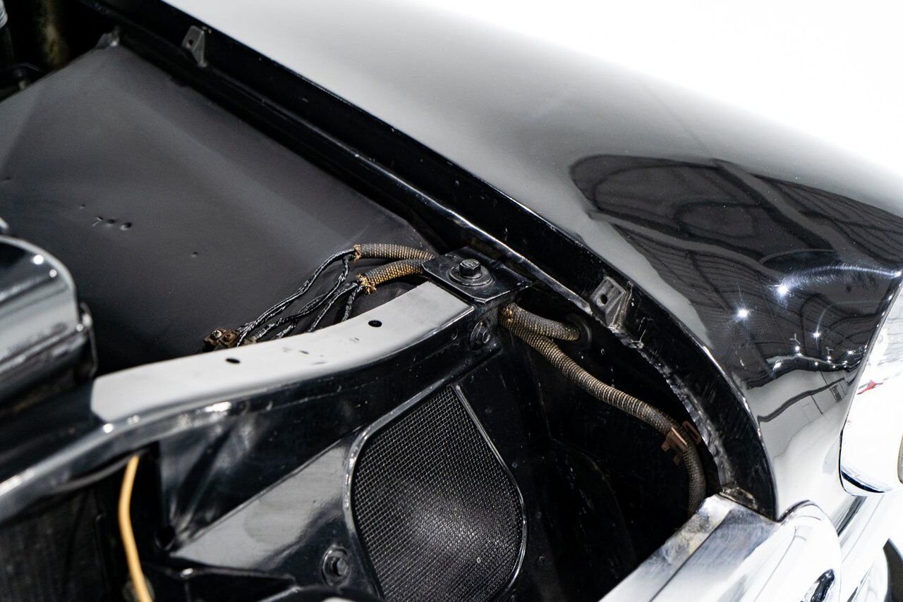 Cadillac Fleetwood Unrestored factory black paint **PRICE IN USD** 1951 Noir Montréal - photo #48