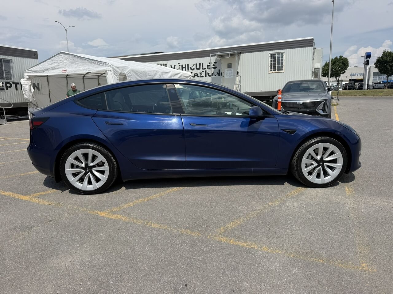 Tesla Model 3 2023 Bleu Laval - photo #7