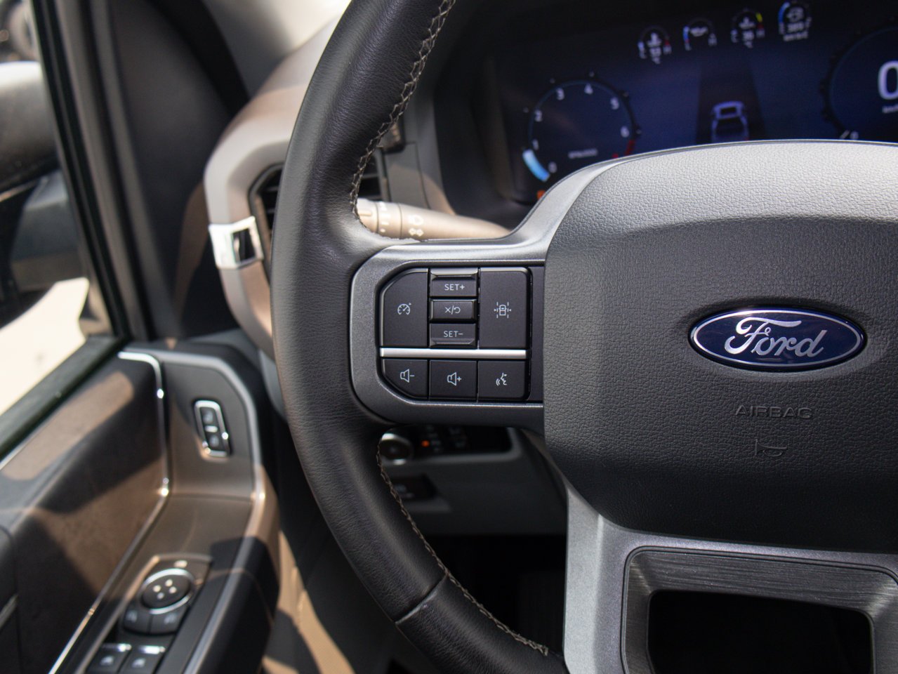 2025 Ford F-150 XLT 4WD SuperCrew 5.5' Box Blue Sherwood Park - photo #21