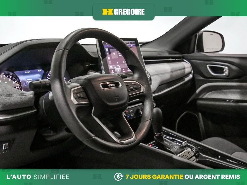 2023 Jeep Compass White Saint-Eustache - photo #11
