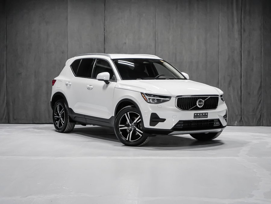 2023 Volvo XC40 B5 CORE CONVENIENCE CLIMATE White