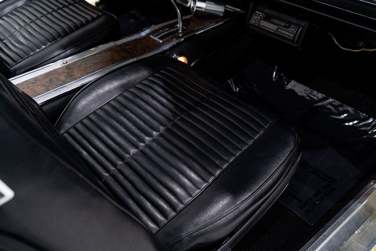 Chrysler 300 PRIX EN USD 440cu.in. Fully restored example 1968 Jaune Montréal - photo #86