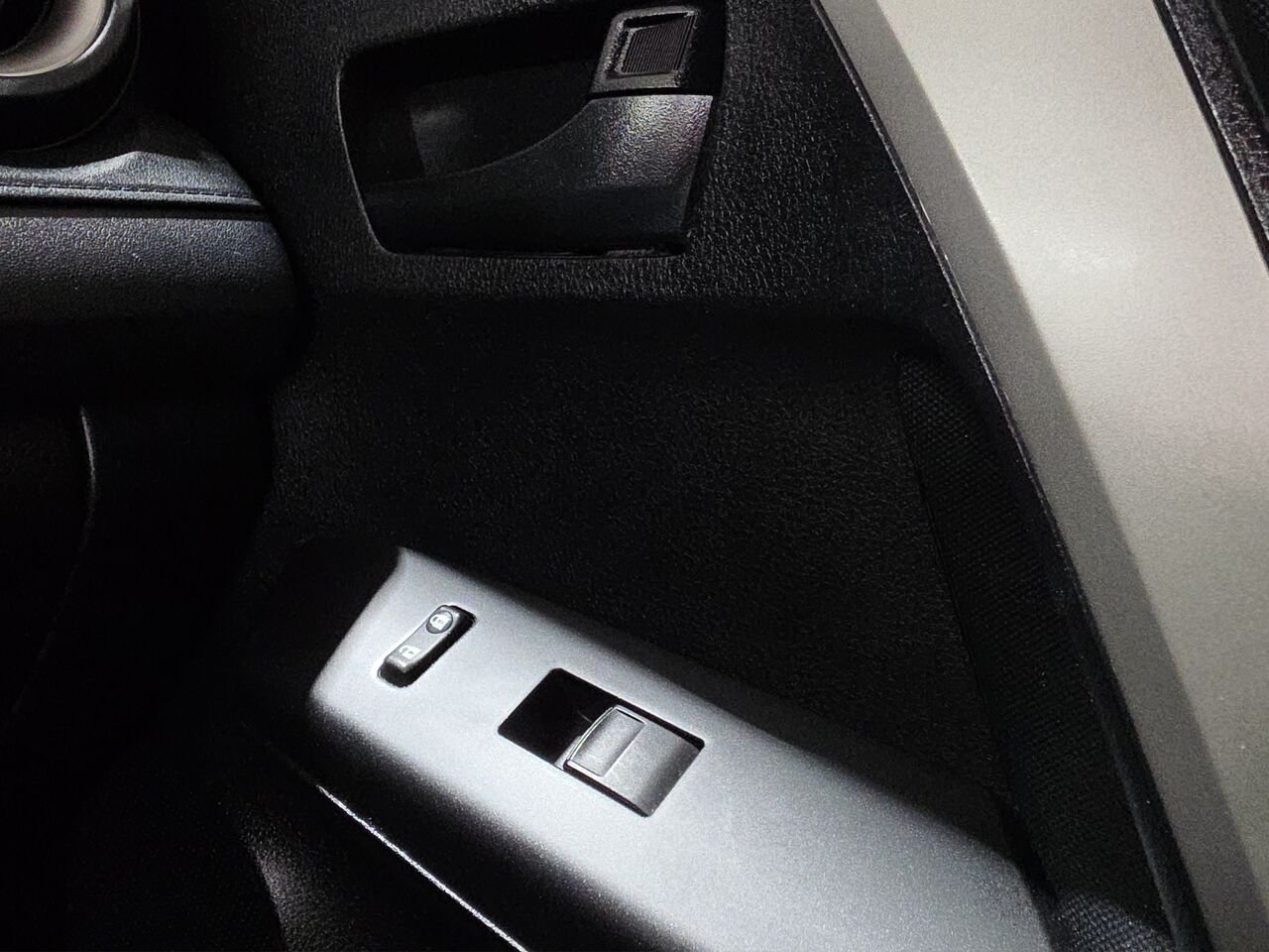 2017 Toyota RAV4 Traction intégrale 4 portes LE, caméra de recul, sièges chauffant, commande audio au volant Grey Val-David - photo #15