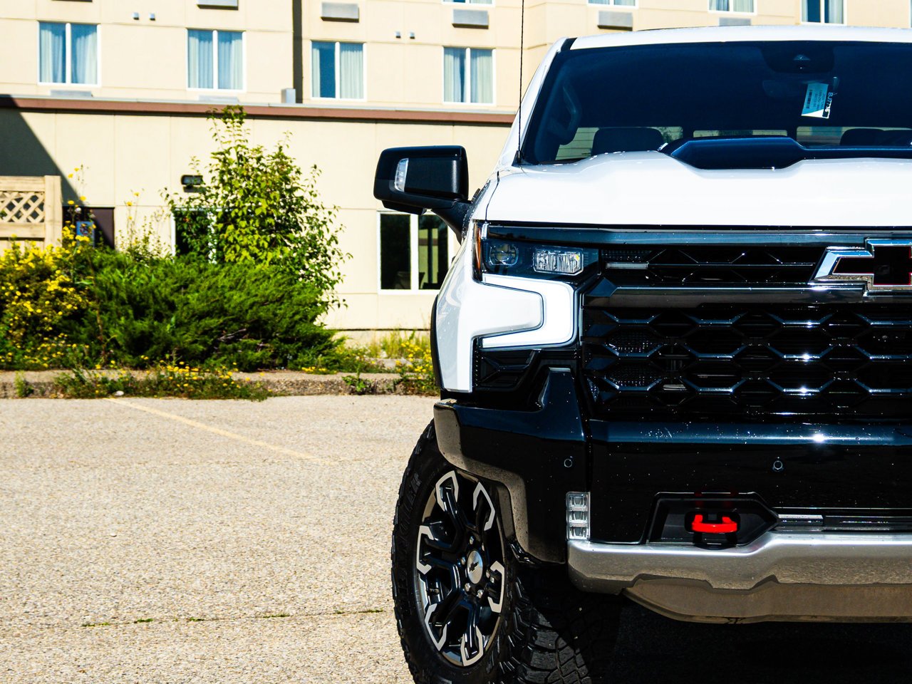 2025 Chevrolet Silverado 1500 4WD Crew Cab 147 ZR2 White Sherwood Park - photo #5