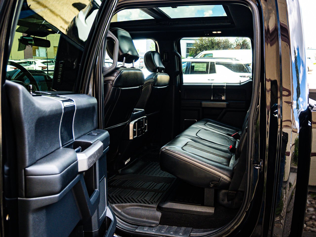 2022 Ford Super Duty F-350 SRW Platinum 4WD Crew Cab 6.75' Box Black Sherwood Park - photo #29