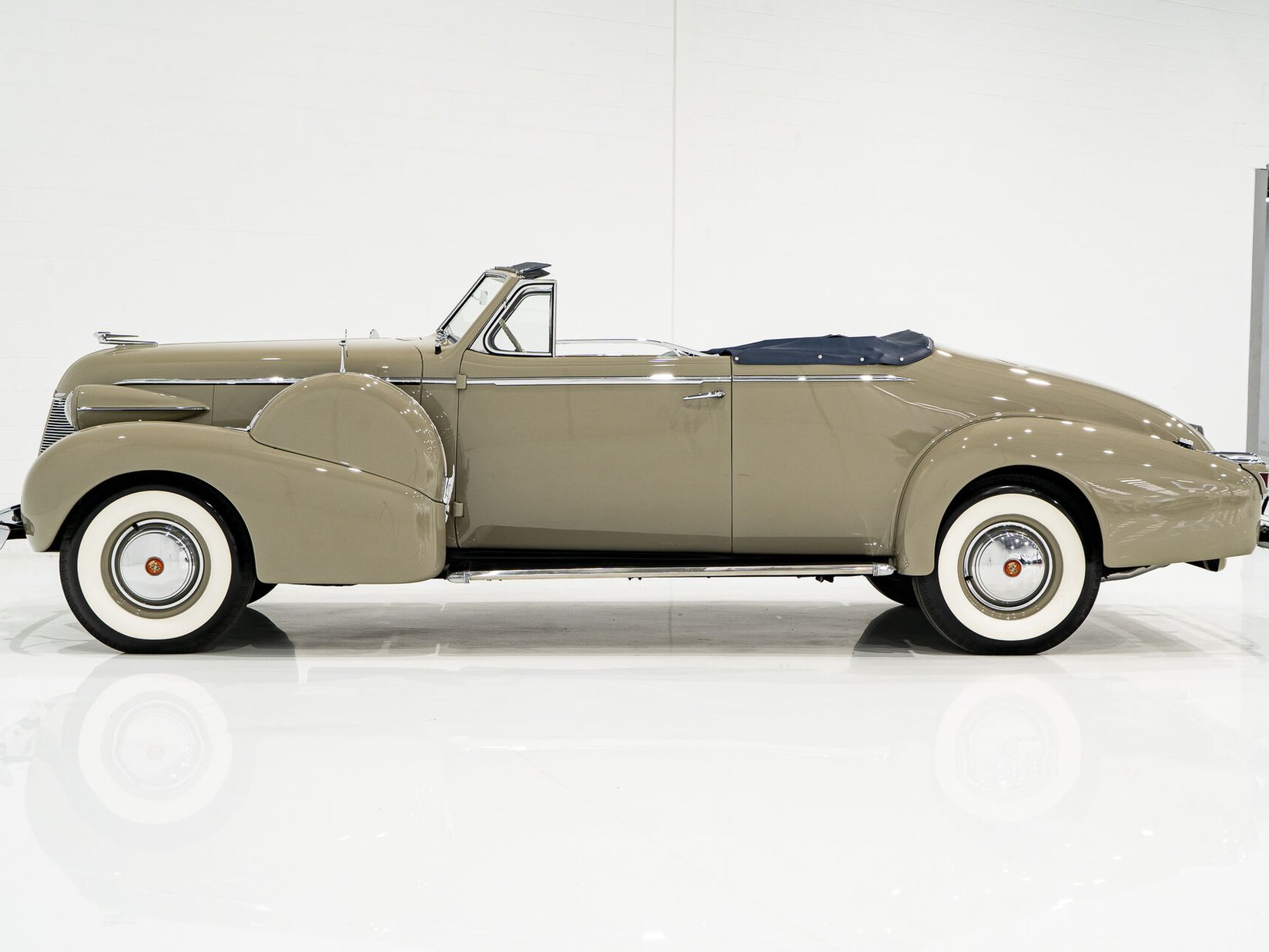 Cadillac Series 75 1 of 27 built. Former CCCA National first prize winner *PRICE IN USD* 1939 Brun Montréal - photo #43