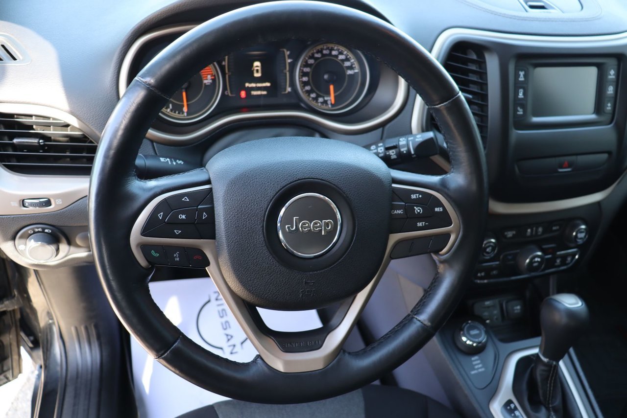 2016 Jeep Cherokee VIN 1C4PJMAS2GW378122 Black Chicoutimi - photo #13