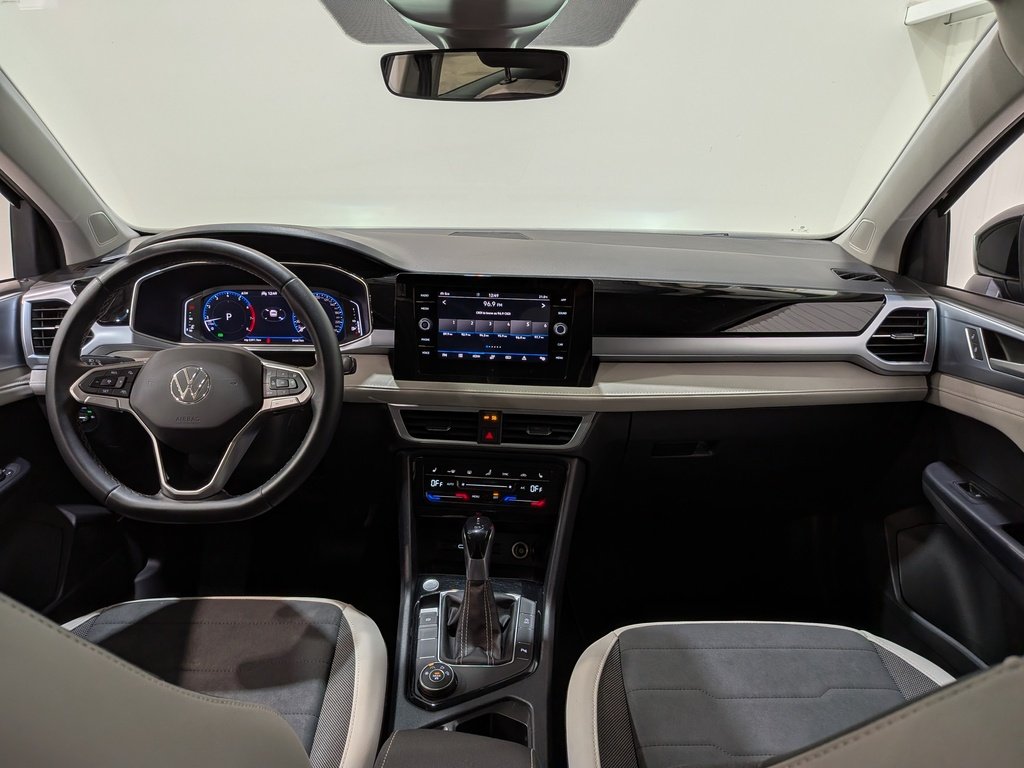 2025 Volkswagen Taos Comfortline 4MOTION Black Val-David - photo #12