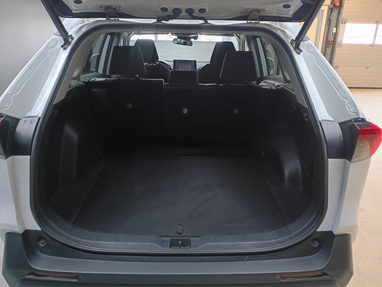 2021 Toyota RAV4 White Blainville - photo #12