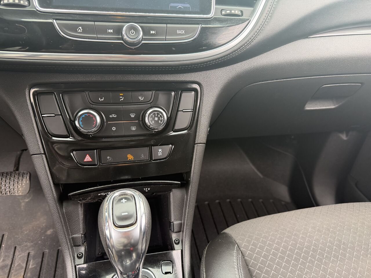 BUICK ENCORE PREFERRED Privilégiée 4 portes TA 2021 Argent Ottawa & Gatineau - photo #5