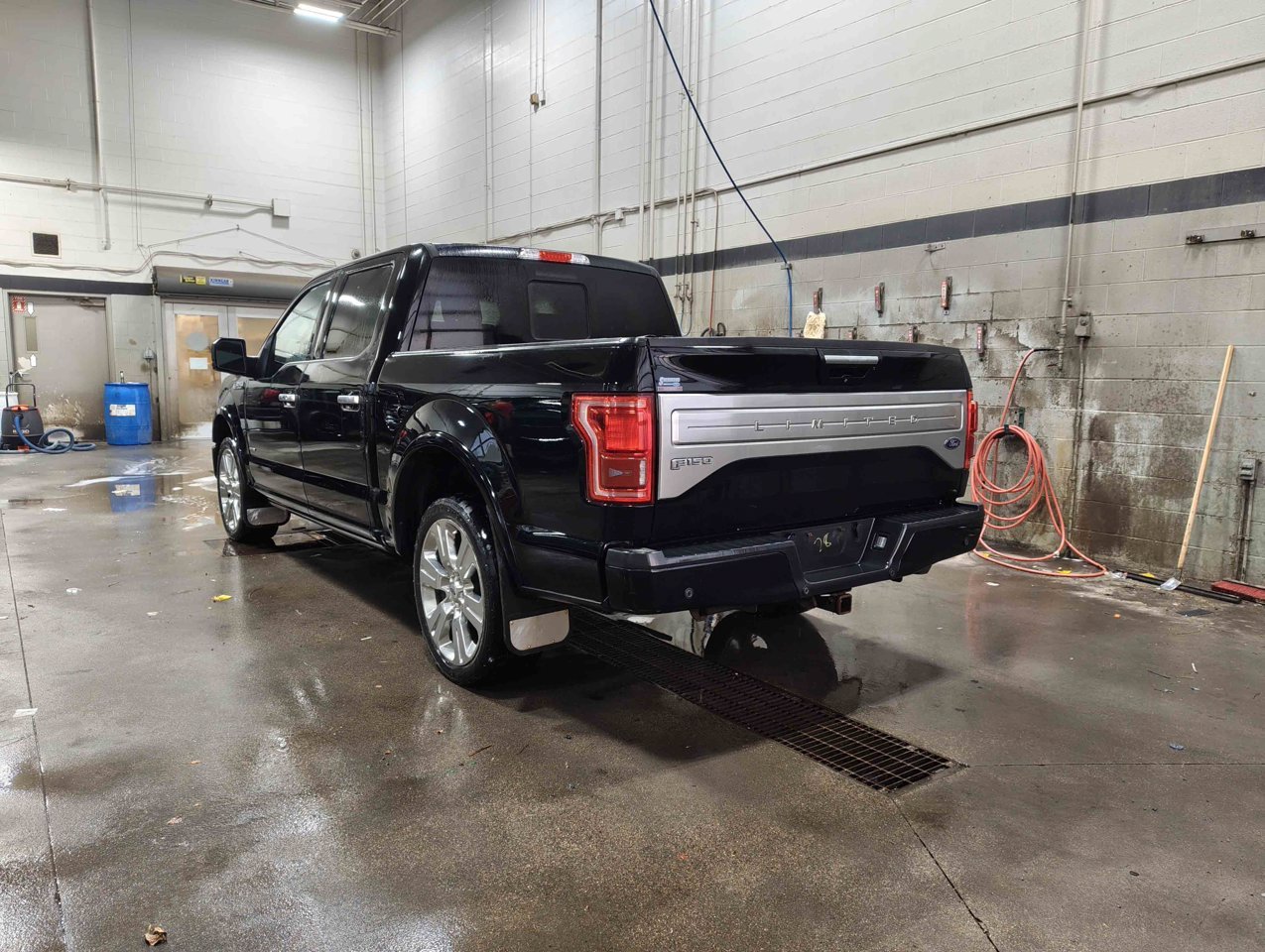 2017 Ford F-150 4WD SuperCrew 145 Limited Black Sherwood Park - photo #4