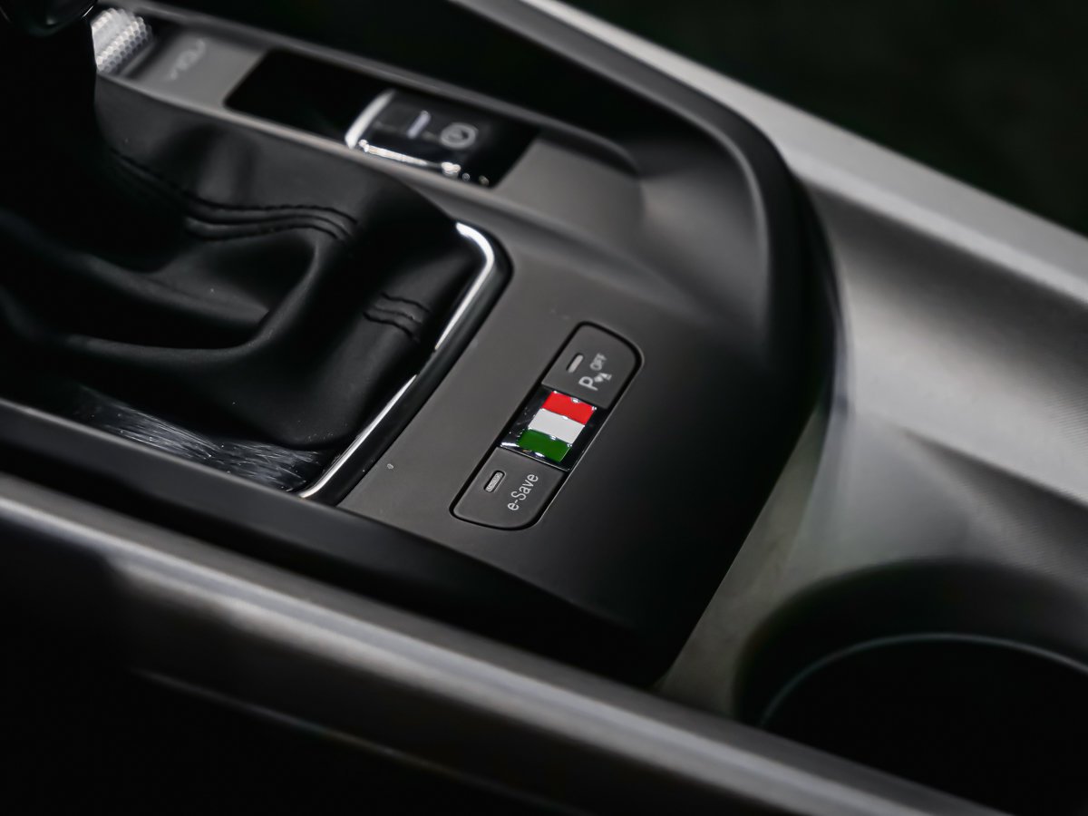 Alfa Romeo Tonale VELOCE HARMAN KARDON SOUNS SYSTEM SPORT SEATS 2024 Noir Montréal - photo #11