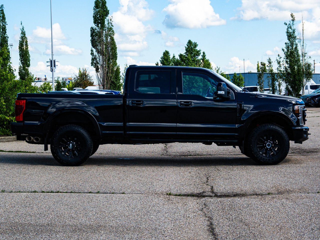 2022 Ford Super Duty F-350 SRW LARIAT 4WD Crew Cab 6.75' Box Black Sherwood Park - photo #13