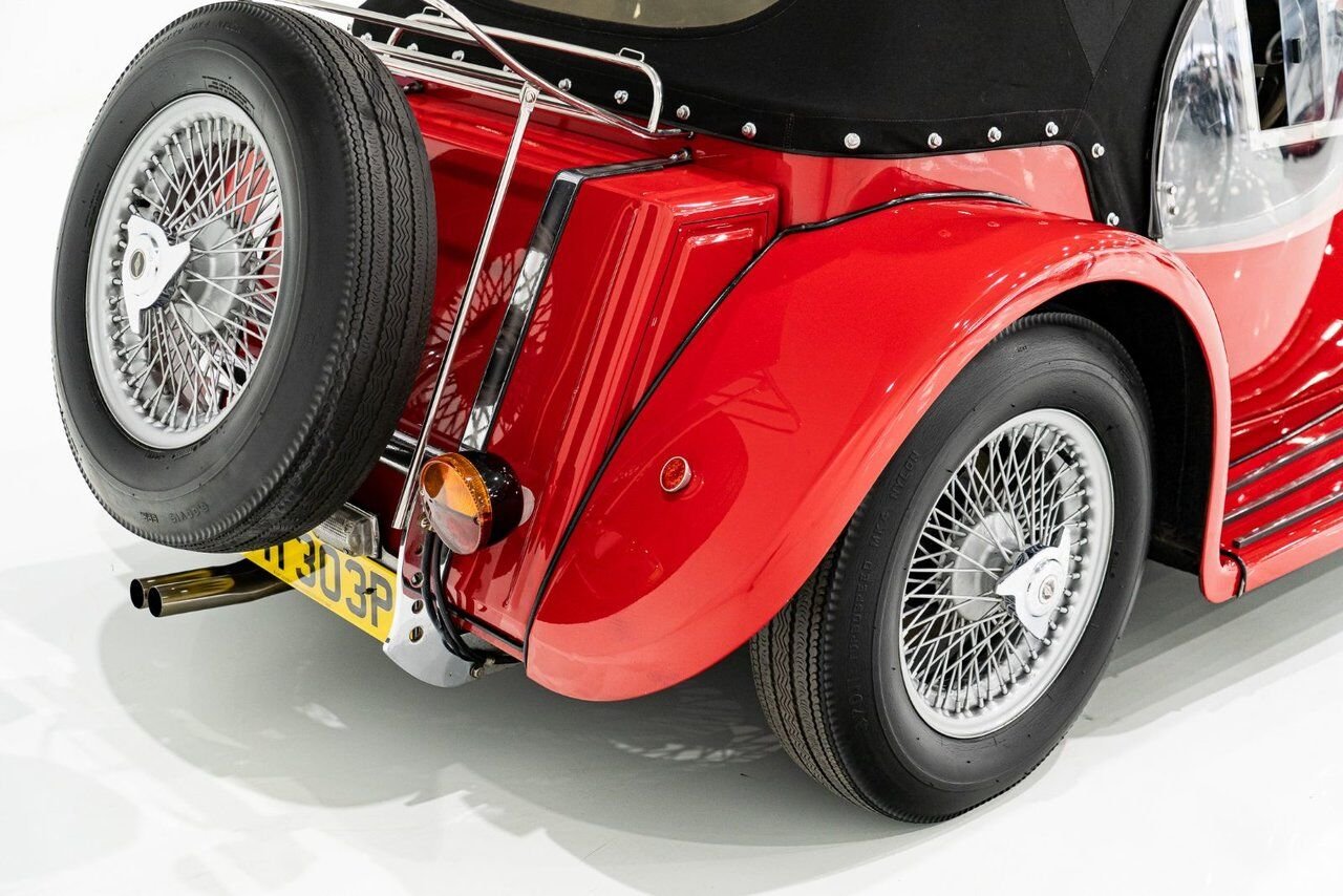 Panther J72 Roadster 1975 Rouge Montréal - photo #4