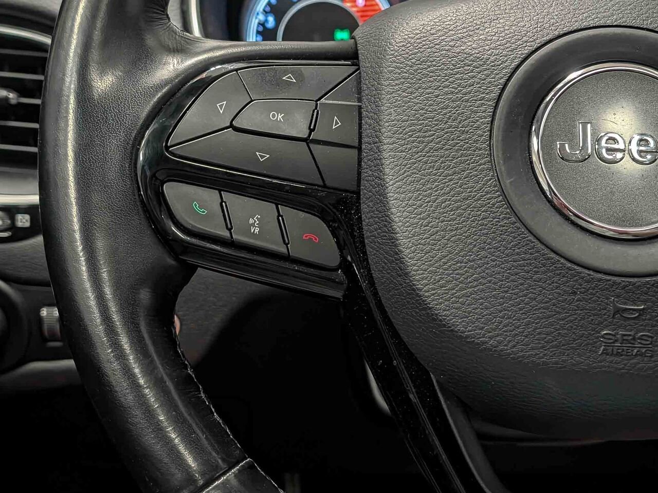 2021 Jeep CHEROKEE 4x4 Altitude 8 Pneus Cuir Toit Pano Red Sherbrooke - photo #11
