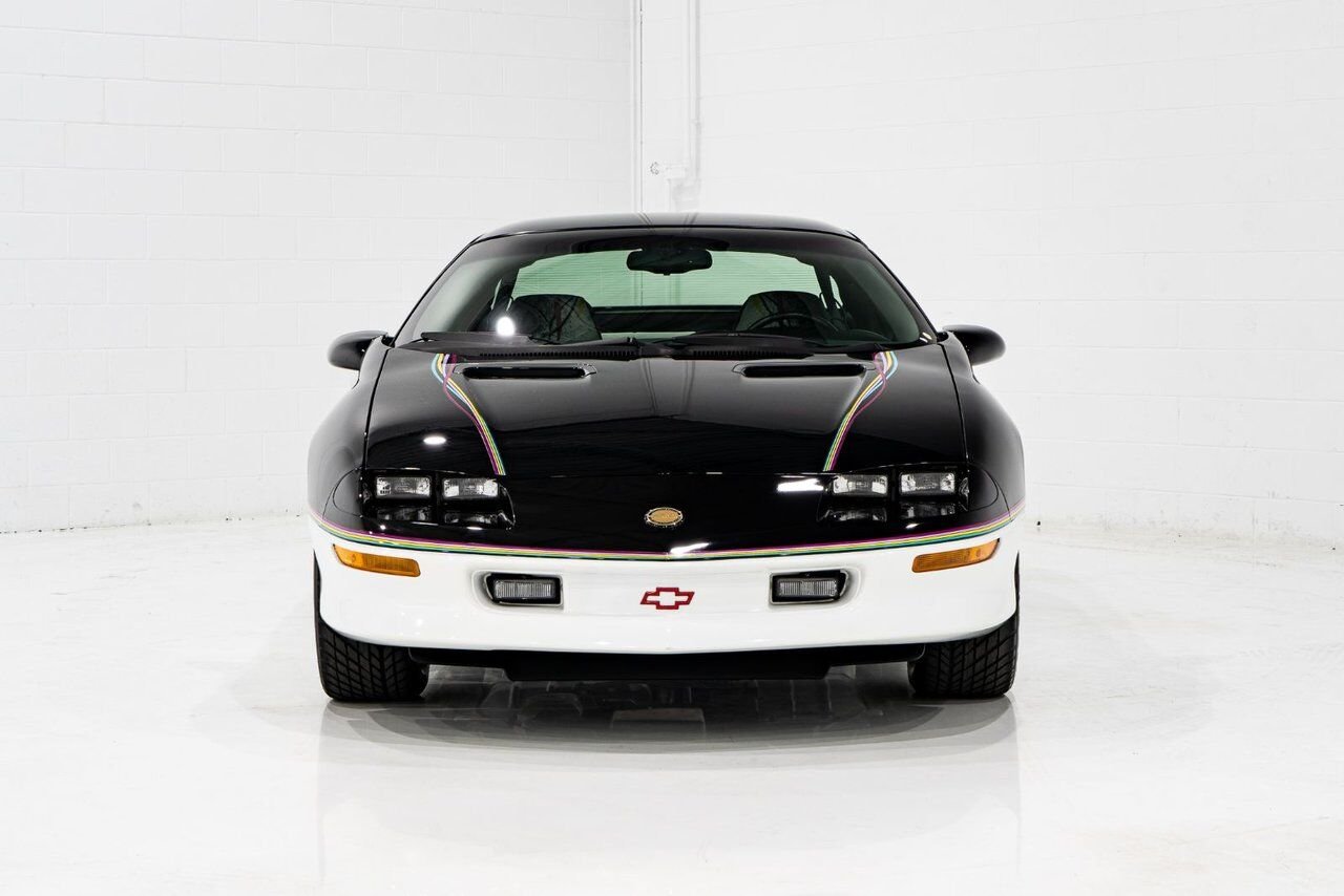 1993 Chevrolet CAMARO Z28 PRIX EN USD | Pace Car with only 957km (595mi) with original window sticker Black Montreal - photo #31
