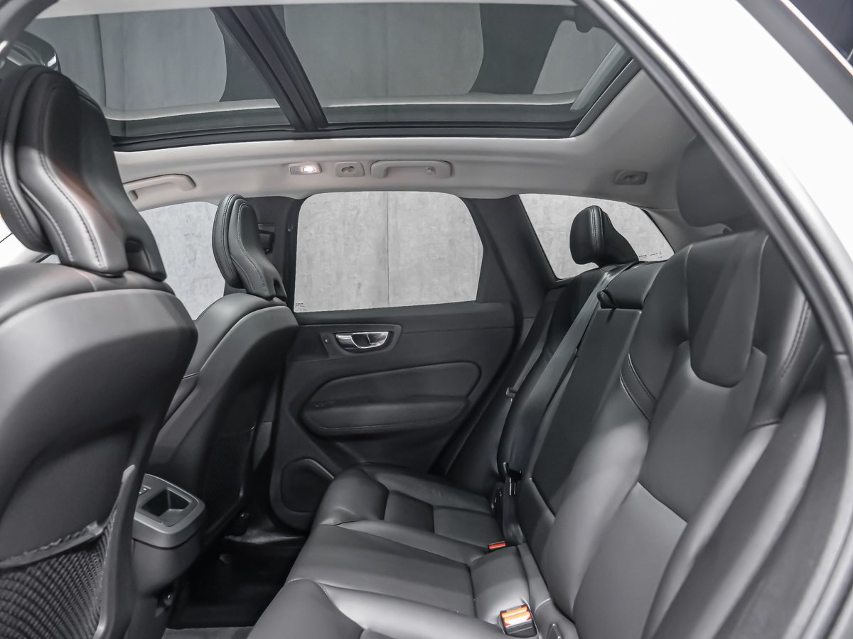 Volvo XC60 B5 CORE DARK 2024 Blanc Montréal - photo #11