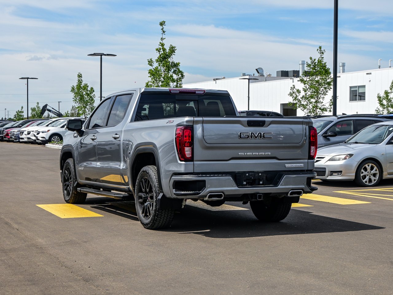 2024 GMC Sierra 1500 4WD Crew Cab 147 Elevation Grey Sherwood Park - photo #10