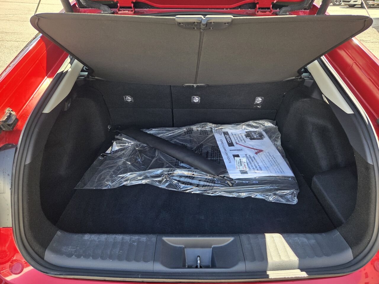 2024 Toyota PRIUS PRIME Red Mont-Laurier - photo #6