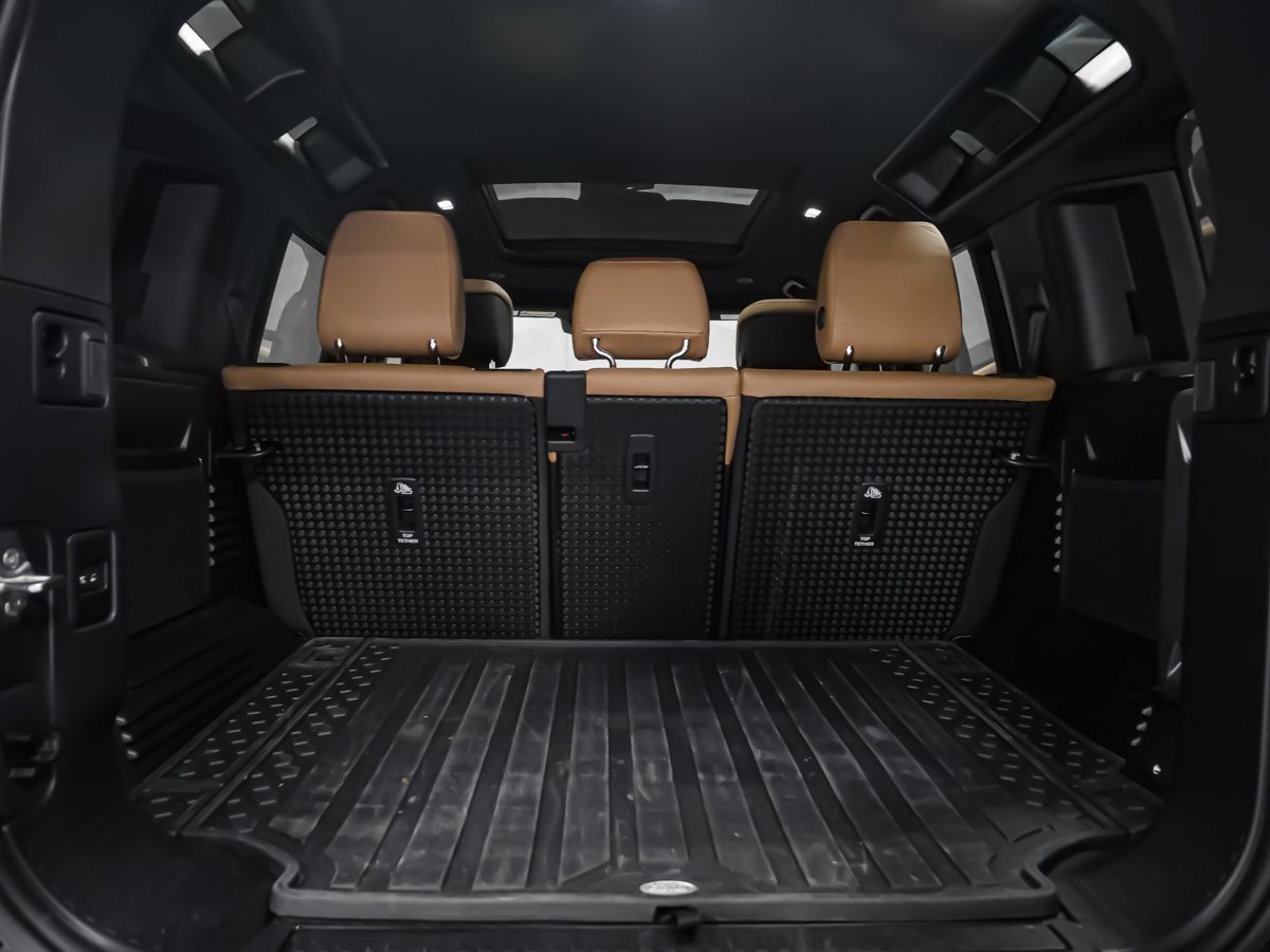 2026 Land Rover Defender X-Dynamic SE V8 Black Montreal - photo #15