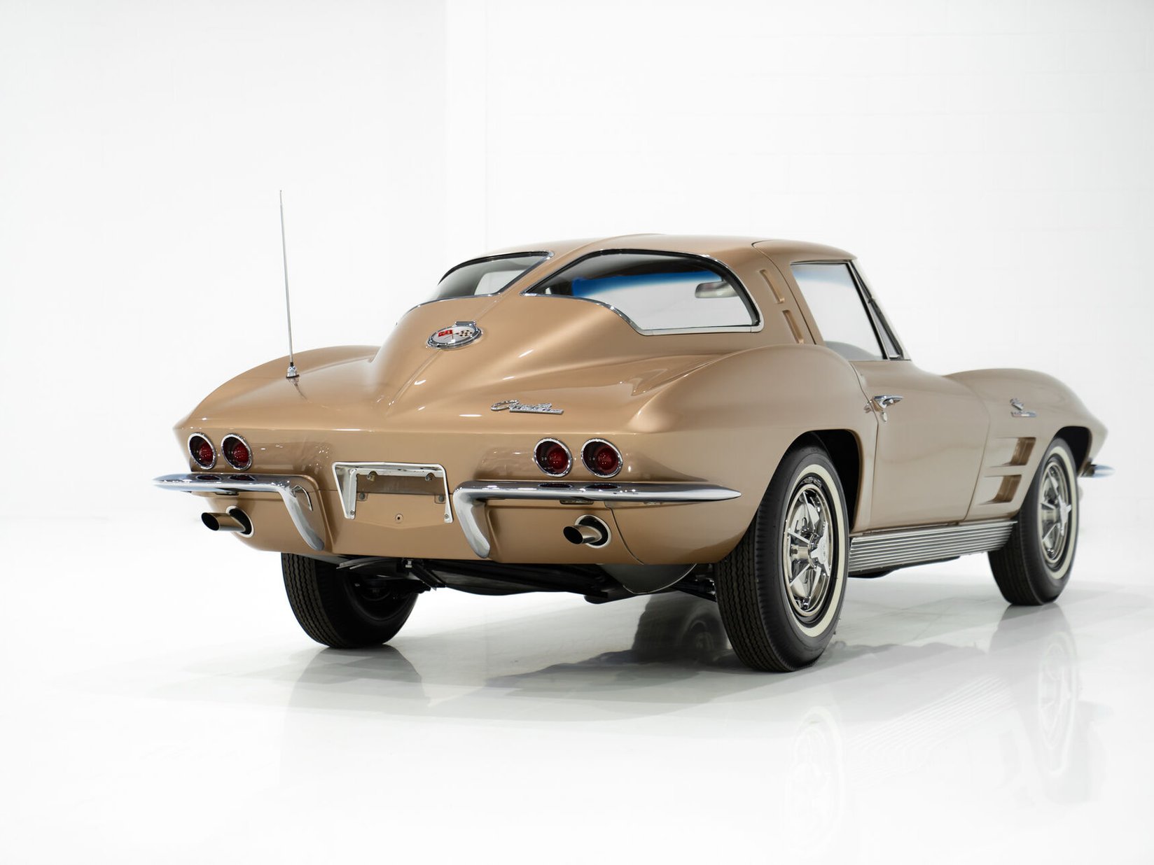 Chevrolet Corvette Fuel Injection Moteur Matching 327 à injection développant 360 chevaux | PRICE IN USD 1963 Beige Montréal - photo #25