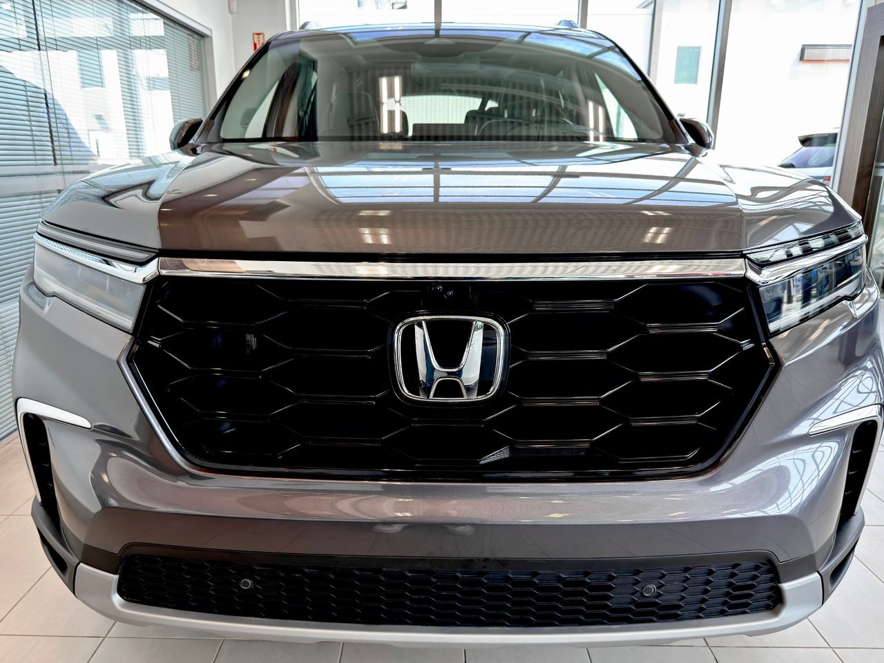 2025 Honda Pilot gray Notre-Dame-des-Prairies - photo #5
