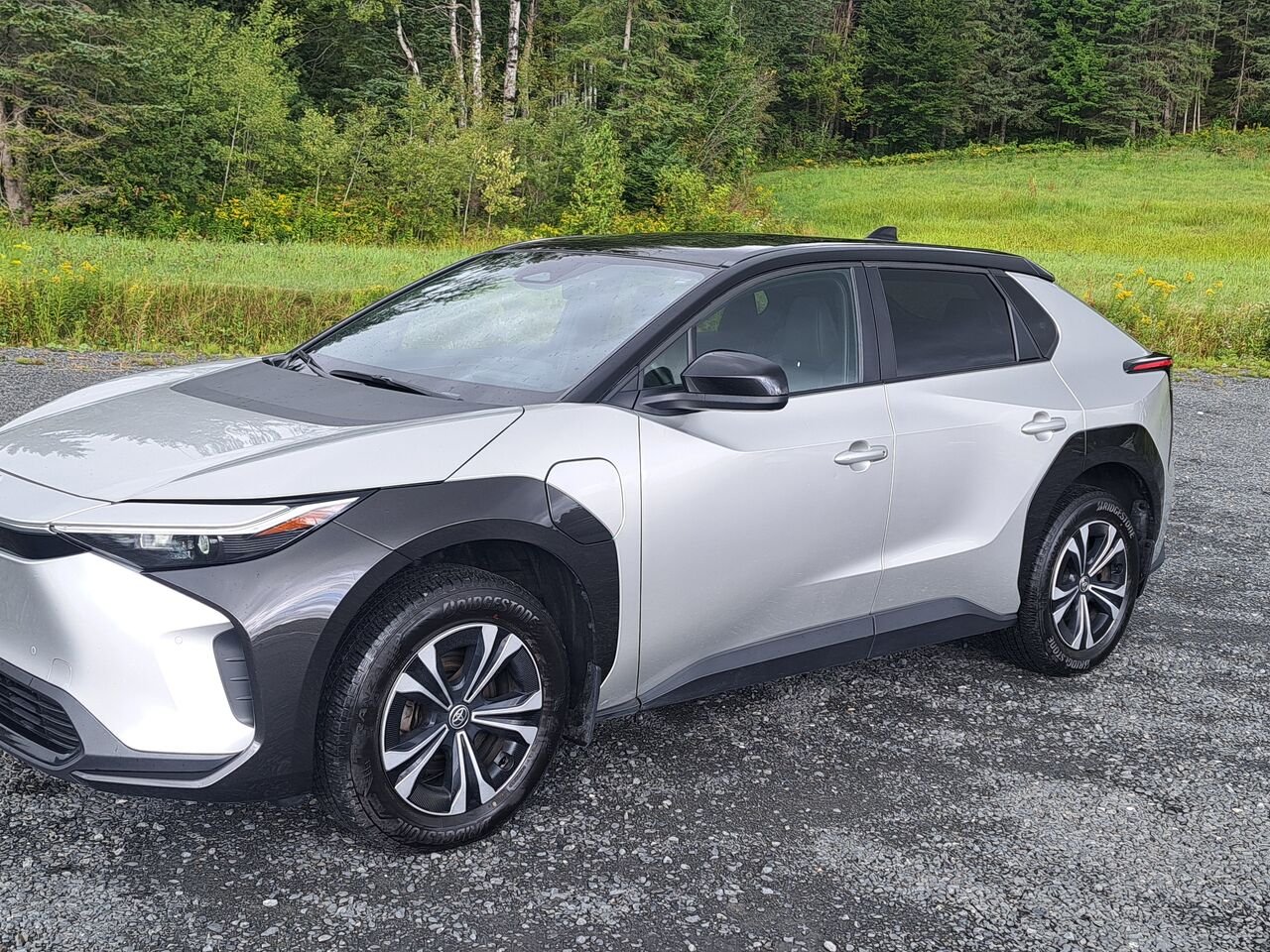 2023 Toyota bZ4X XLE TI Elemental Silver with Black Roof Lac-Etchemin - photo #0