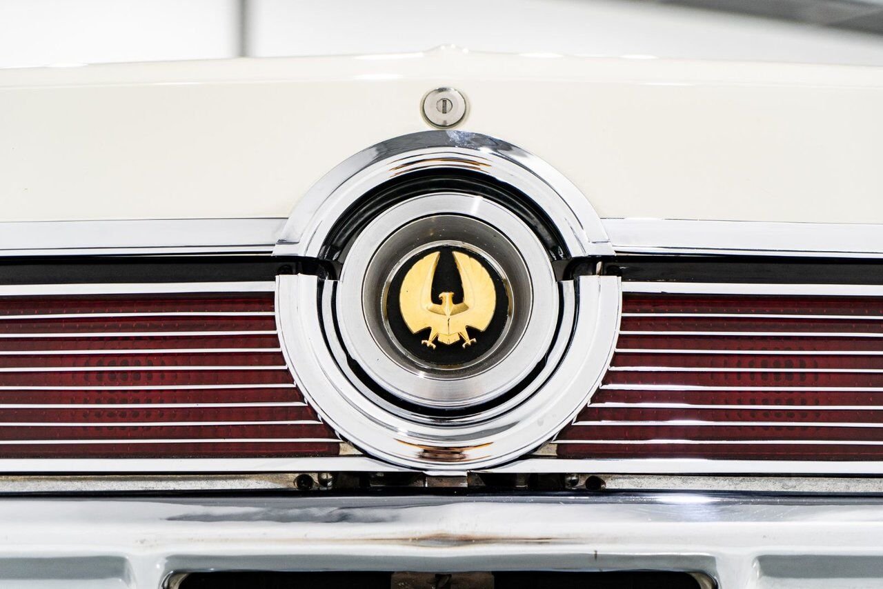 Chrysler IMPERIAL Unrestored with only 31,056 original miles **PRICE IN USD** 1968 Blanc Montréal - photo #33